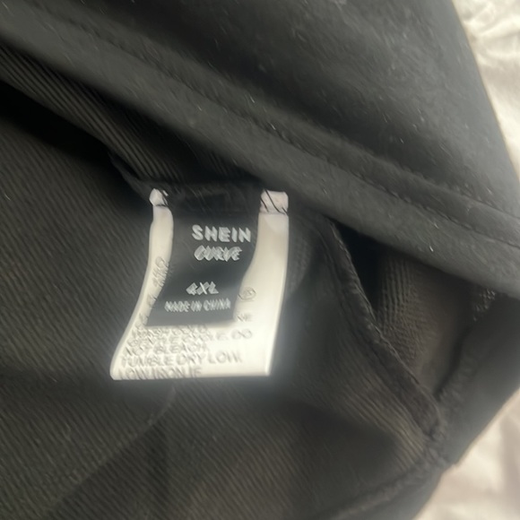 SHEIN curve 4xl black shirt , twist in front tapered sleeves . Never worn - Picture 4 of 4